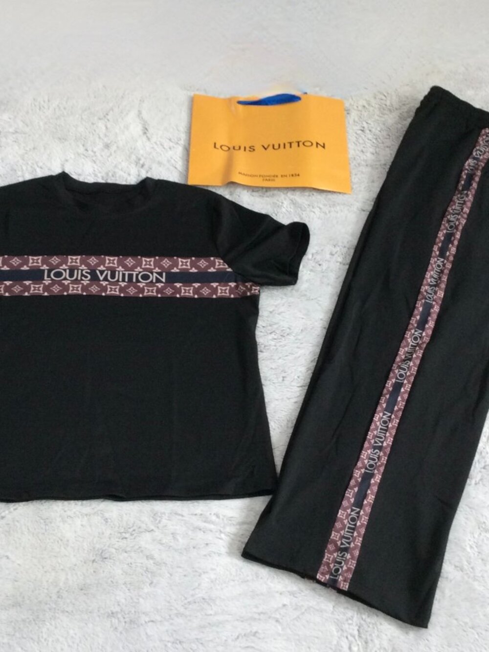 Top & Pant Set  size: XXL with Shopping Bag